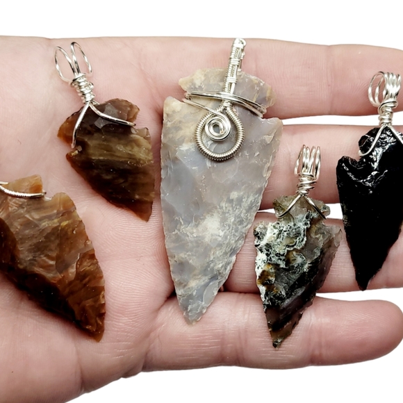 Set of 5 handcrafted, wire wrapped arrowhead pendants - Picture 4 of 4